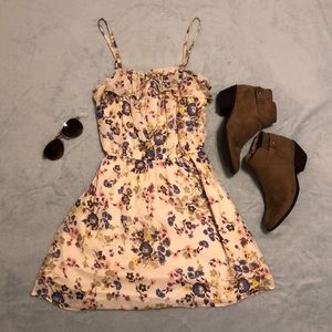 Floral strapped sundress!